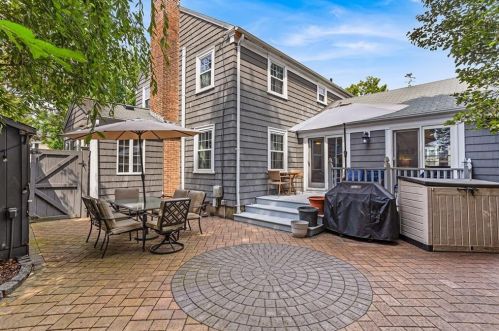 42 Pelham Pkwy, North Providence RI  02911-2915 exterior