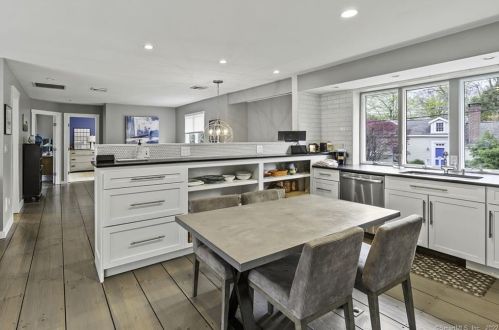 8 Abbott Ave, Ridgefield CT  06877-4407 exterior