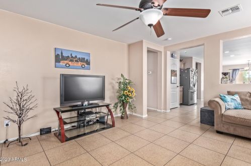 967 Leslie Ave, San Tan Valley AZ  85140-4439 exterior