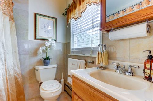 90 Mckee St, Floral Park NY  11001-1618 exterior