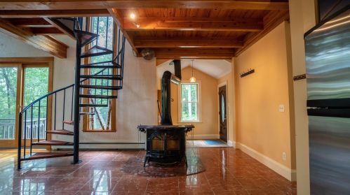 1044 Plain Rd, Hinsdale NH  03451-2150 exterior