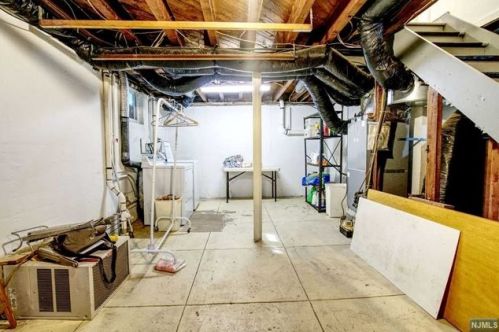 1140 Kensington Rd, Teaneck NJ  07666-2758 exterior