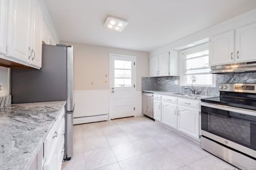 127 Sunset St, Windsor Locks CT  06096-2411 exterior