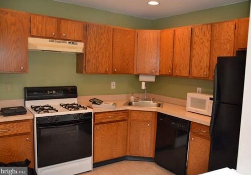 61 Mulberry Ct, Trenton NJ  08619-4617 exterior