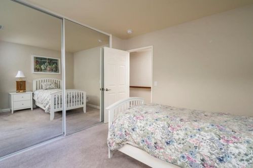 19032 Avenue Of The Oaks, Santa Clarita CA  91321-1444 exterior