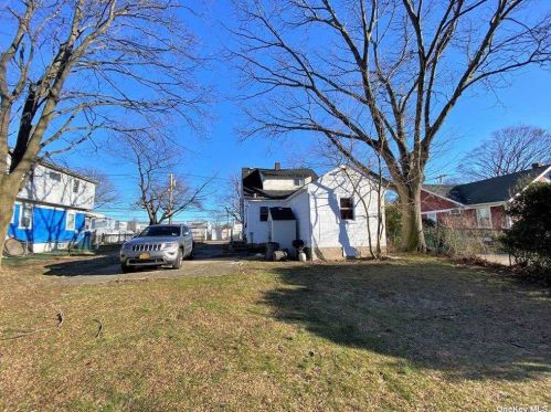 55 Railroad St, Huntington Station NY  11746-1230 exterior