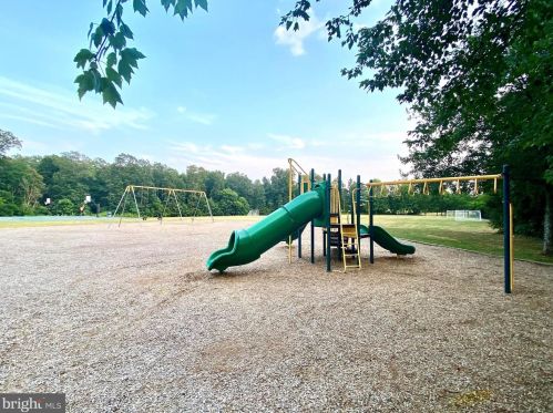 10056 Naughton Ct, Bristow VA  20136-3068 exterior