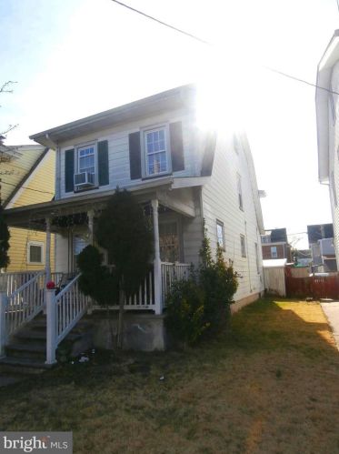 1313 Chambers St, Trenton, NJ 08610-5805