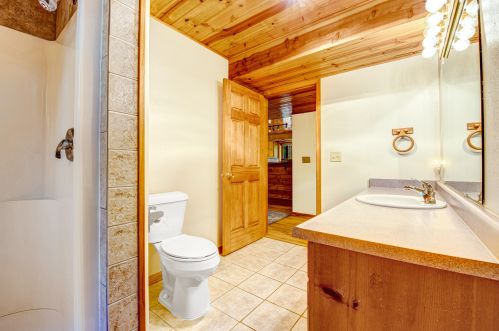 2717 Beaumont Ave, Waterford WI  53185-4933 exterior