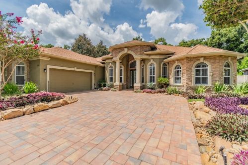 1827 Crooked Oak Ln, Lutz FL  33559-7407 exterior