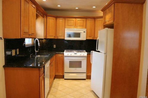 159-29 95th St, Jamaica, NY 11414-2216