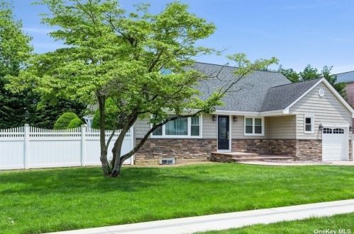 56 Arden Blvd, Hempstead, NY 11552-1420