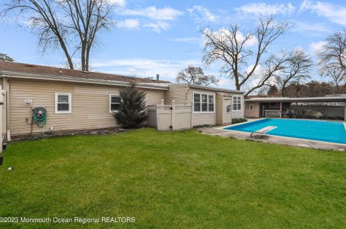 18 Hollywood Dr, Bricktown NJ  08723-3449 exterior