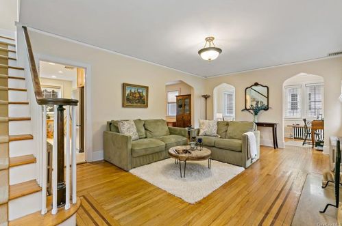 64 Sprague Rd, Scarsdale, NY 10583-6208
