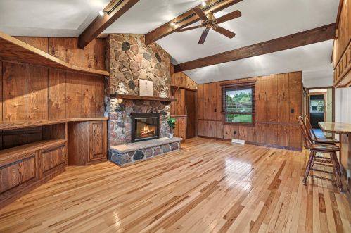 676 Aberdeen Cir, Chenequa, WI 53029-2501
