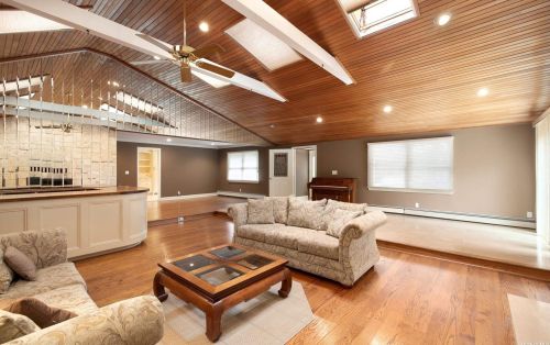 338 Elwood Rd, Elwood NY  11731-2215 exterior