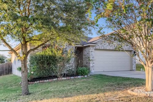 127 Picadilly Dr, Uhland, TX 78640-6019