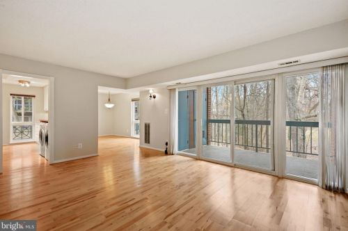 11808 Breton Ct, Herndon, VA 20191-3208