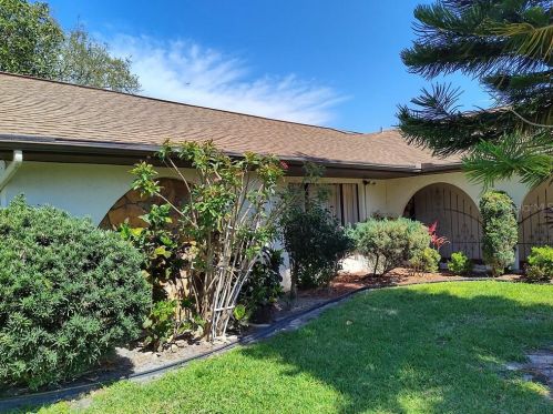 8001 Woodbrook Ct, Port Richey, FL 34667-1423
