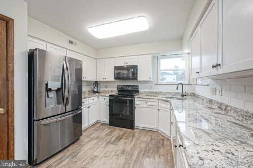 5 Stonegate Ct, Blenheim NJ  08012-5356 exterior