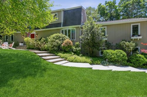 37 Revere Pl, Ridgefield, CT 06877-4714