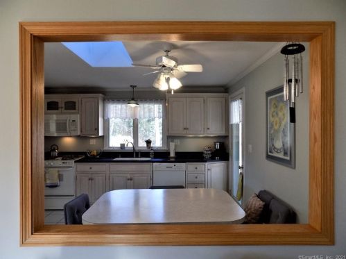 282 Hayden Sta Rd, Windsor CT 06095-1407 exterior