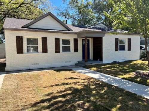 3060 Community Dr, Dallas, TX 75220-4743
