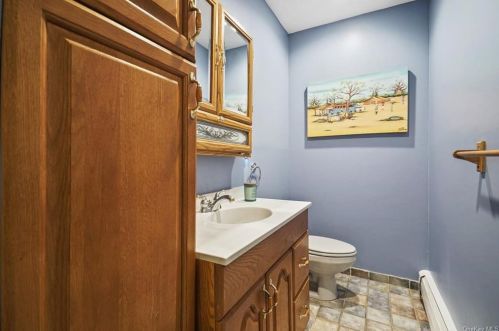 5 Highview Ter, Somers Town NY  10589-2800 exterior