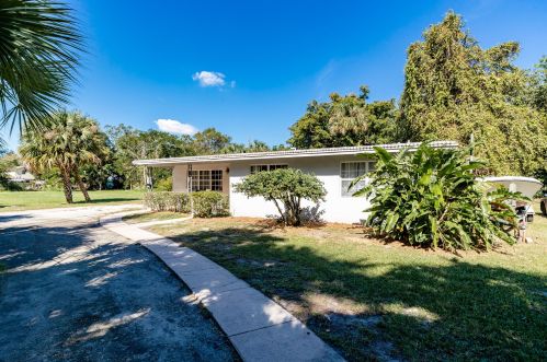 2236 16th St, Vero Beach, FL 32960-3138