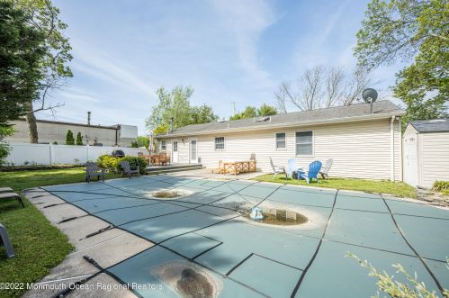 5 Adams Dr, Bricktown NJ 08724-3253 exterior