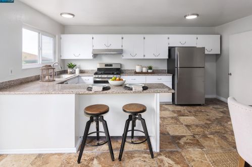 1175 Mcdonald Dr, Pinole CA  94564-2501 exterior