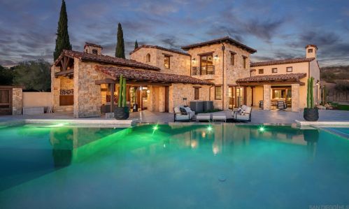 8069 Entrada De Luz, San Diego CA  92127-2560 exterior