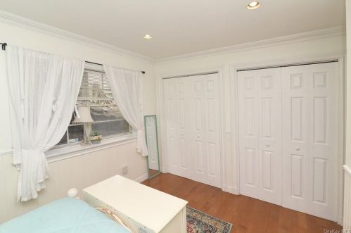 413 Woodland Hl Rd, White Plains NY  10603-3135 exterior