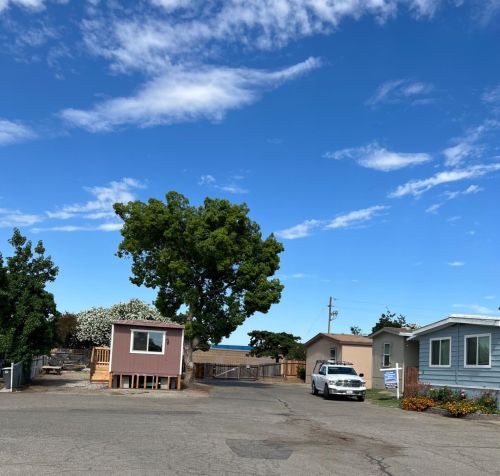 1624 Highway 99, Manteca CA  95336-8119 exterior
