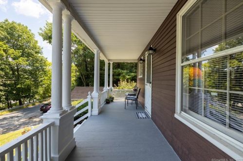 153 Rosette St, Waterbury, CT 06708-1005