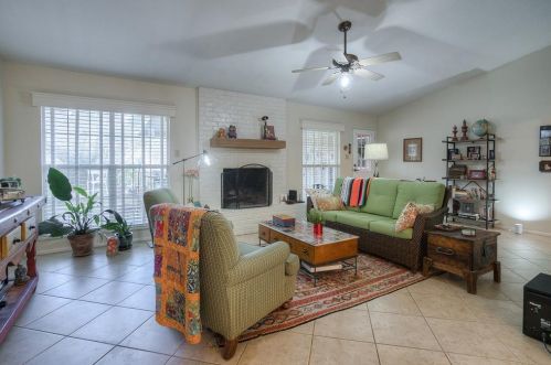 1800 Lake Dr, Huntsville, TX
