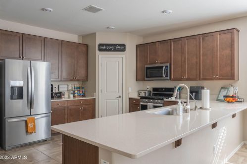 27182 172nd Ave, Sun City, AZ 85387