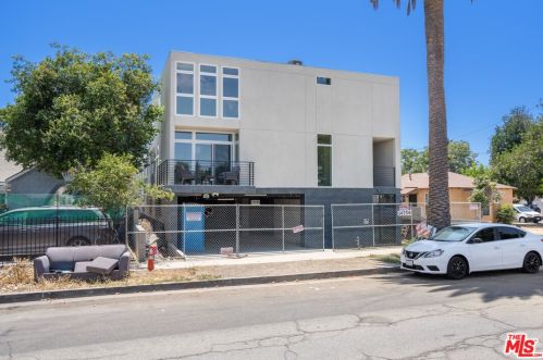 14754 Gilmore St, Van Nuys CA 91411-1520 exterior