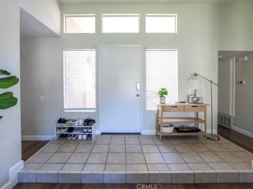 73 Woodleaf, Irvine CA  92614-7081 exterior