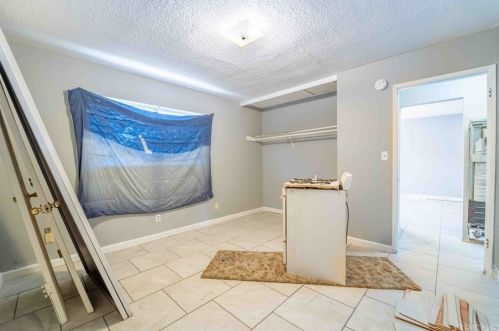 1437 Lake St, Bakersfield CA 93305-4841 exterior