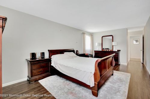 10 Longfellow Ter, Morganville NJ  07751-1411 exterior