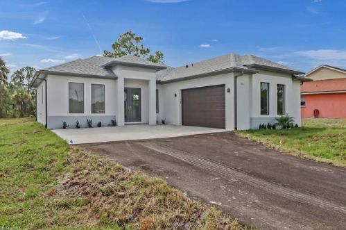 2864 24th Ave, Naples, FL 34120-3523