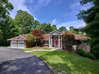 110 Dogwood Trl, Hendersonville, NC 28791-8507