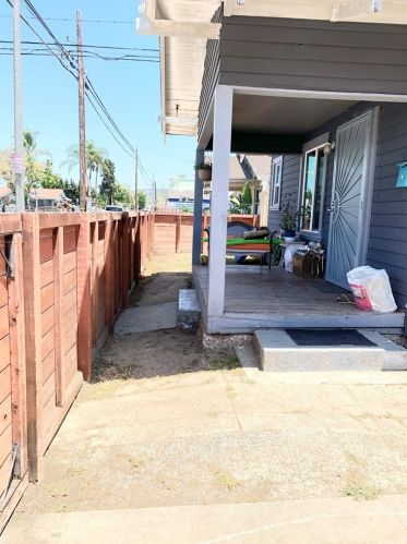 414 23rd St, Long Beach CA  90806-4404 exterior