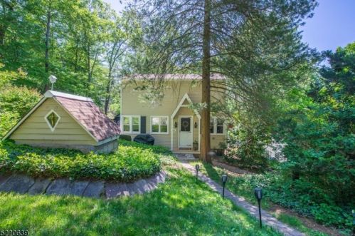 21 Lagoon Trl, Kinnelon NJ  07405-3310 exterior