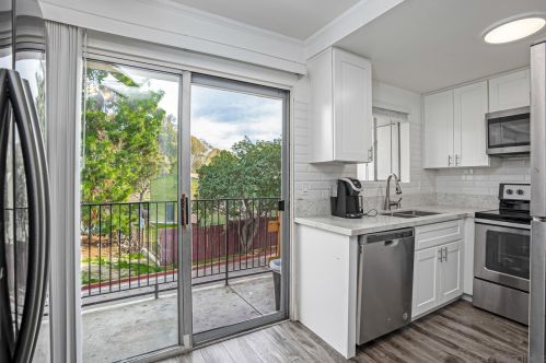 4412 Delta St, San Diego, CA 92113-7107