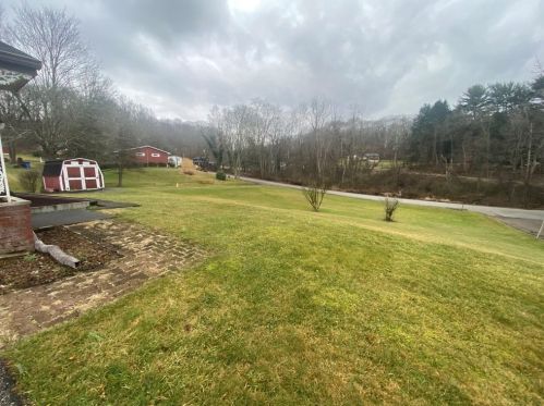 206 Armstrong Ave, Avonmore, PA 15618-9781