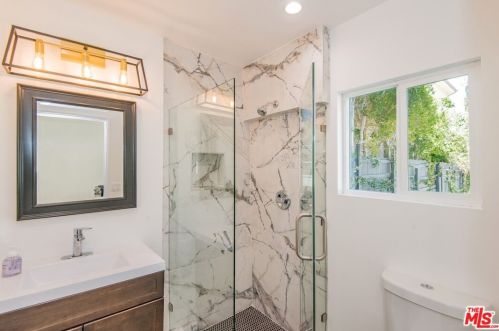 5143 Newcastle Ave, Van Nuys CA  91316-3512 exterior