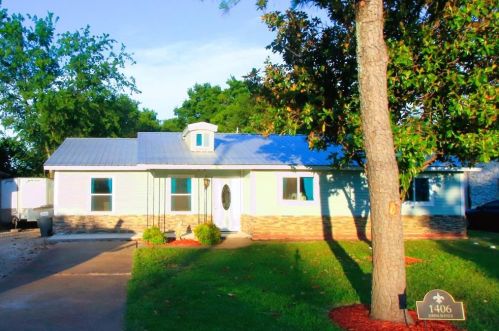 1406 Johns Ave, Lancaster, TX 75134-3129