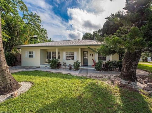 1995 Mullins St, Naples, FL 34112-0657